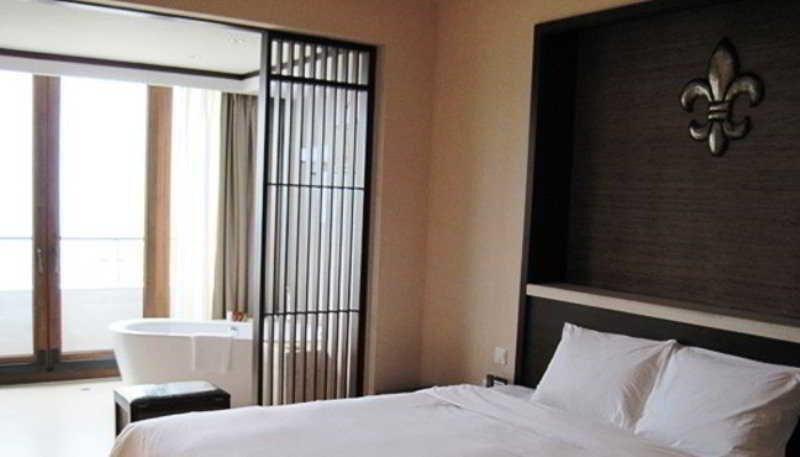 Serenity Coast All Suite Resort Санья Экстерьер фото
