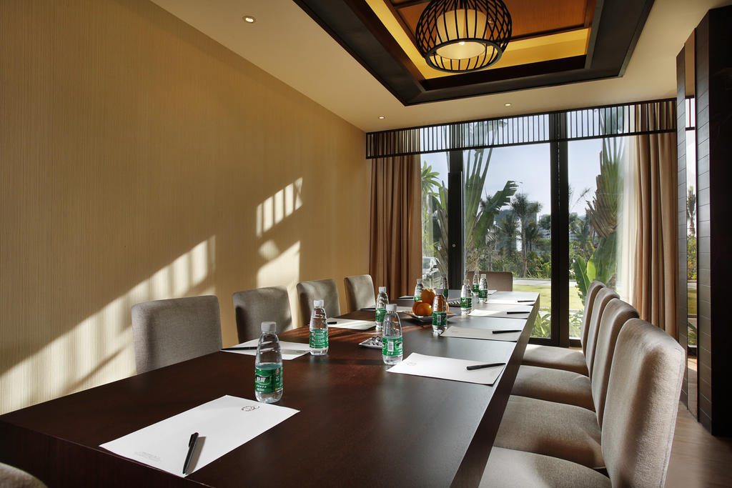 Serenity Coast All Suite Resort Санья Экстерьер фото