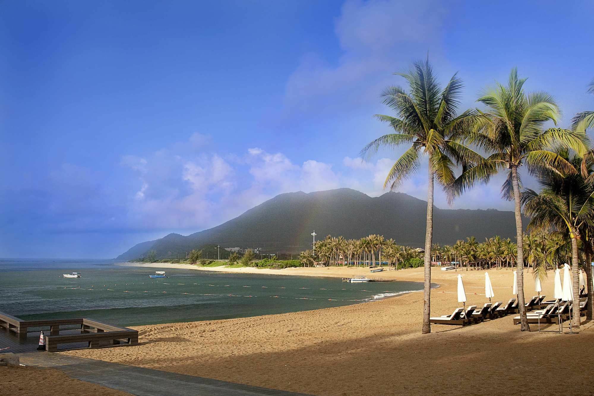 Serenity Coast All Suite Resort Санья Экстерьер фото