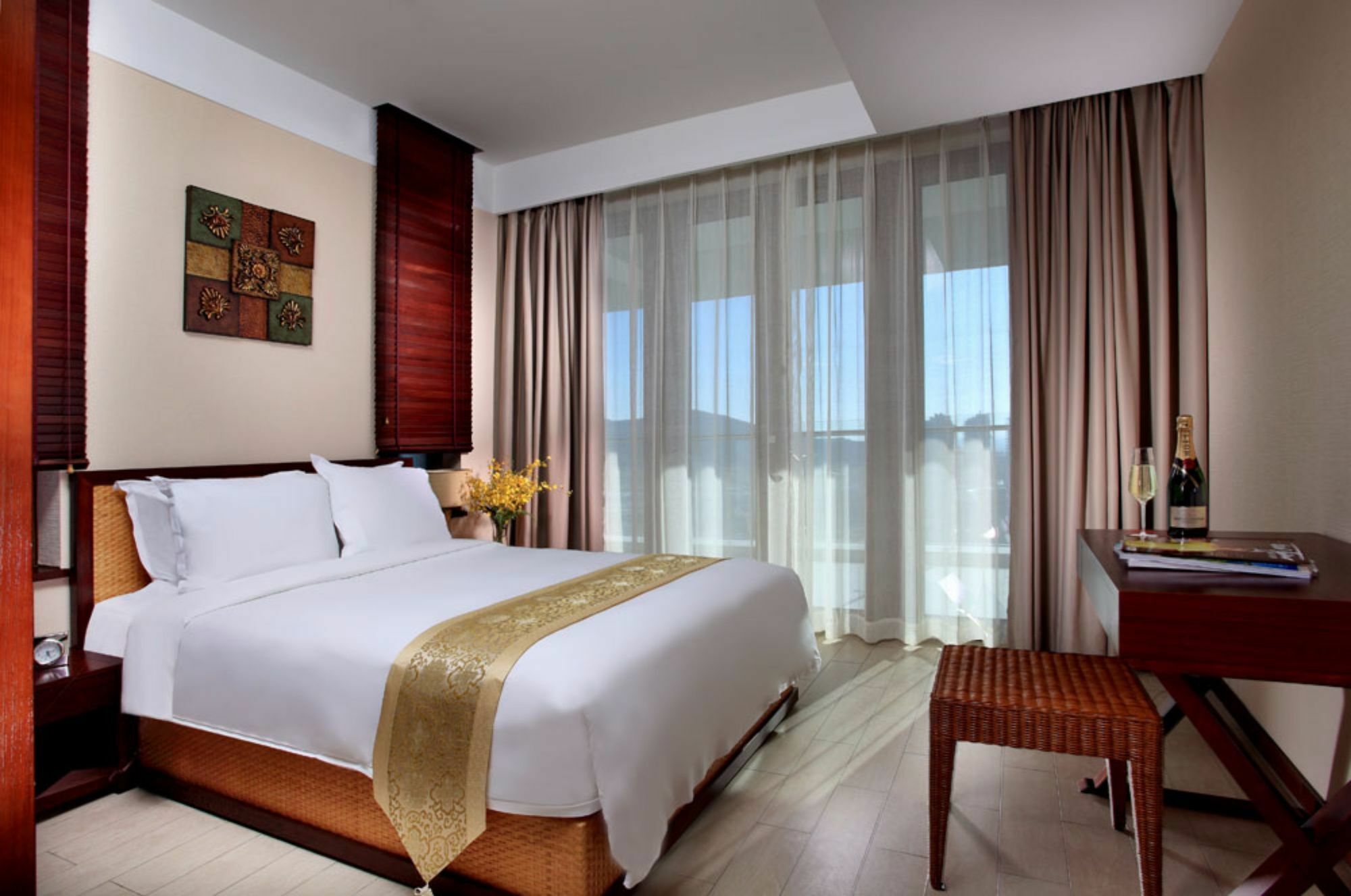 Serenity Coast All Suite Resort Санья Экстерьер фото